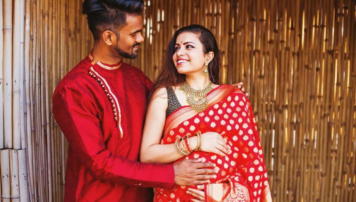 Couple Poses in Saree at Home