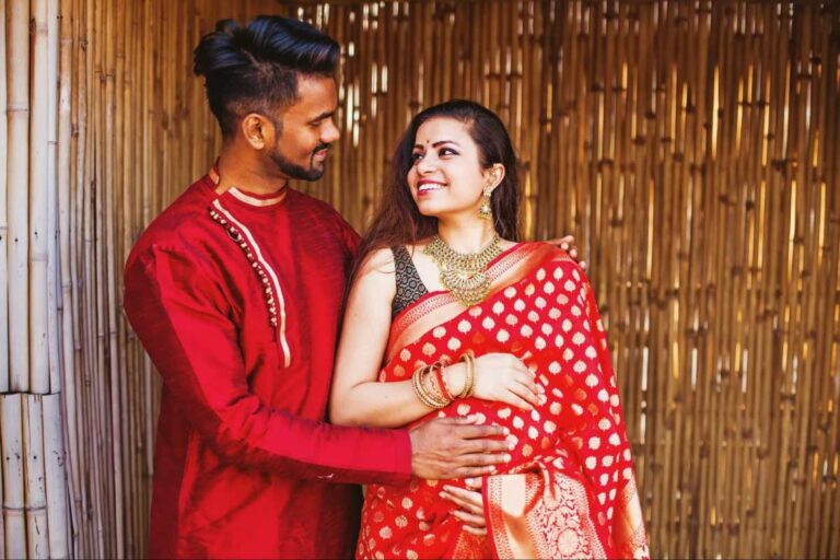 Couple Poses in Saree at Home