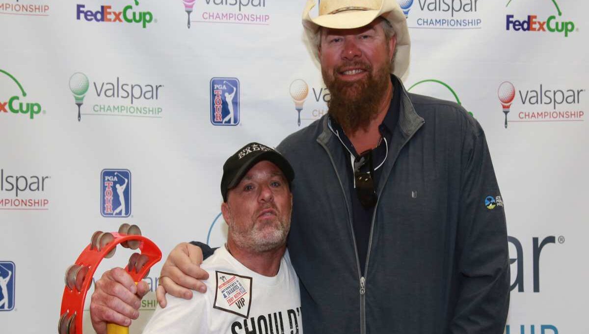 Does Toby Keith have a Twin Brother